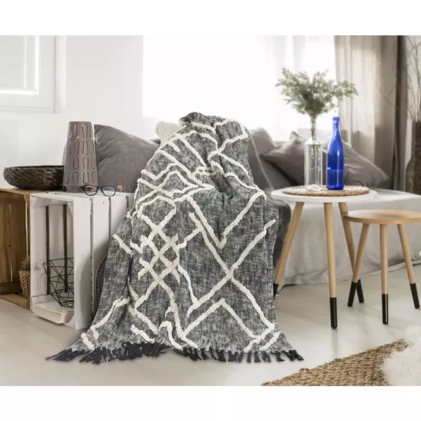 LR Home Contemporary Black / White Cotton Over Tufted Geometric Throw Blanket