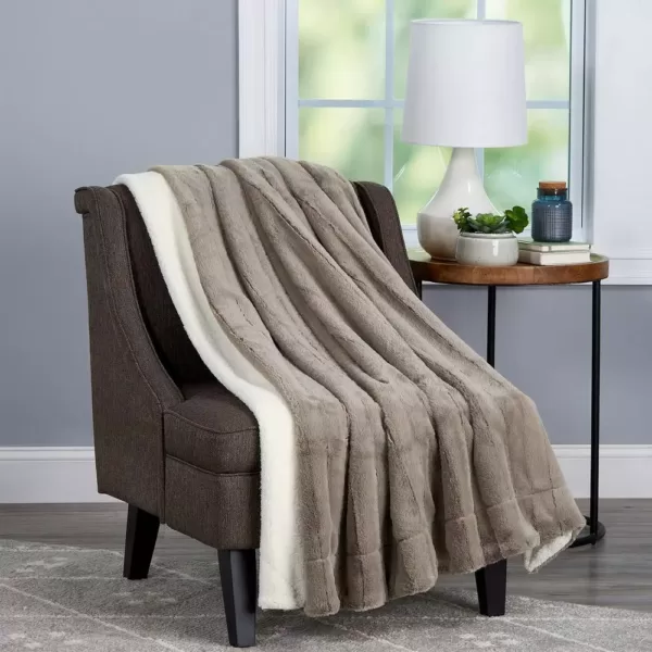 Lavish Home Oversized Faux Fur Light Coffee Jacquard Hypoallergenic Throw Blanket