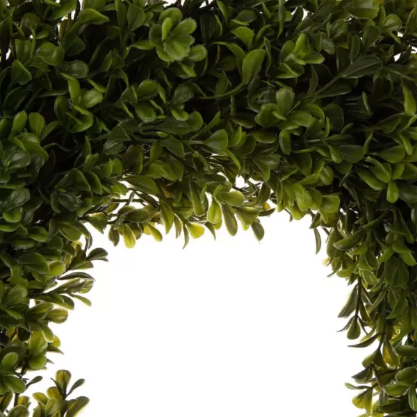 Glitzhome 18 in. D Artificial Boxwood Wreath