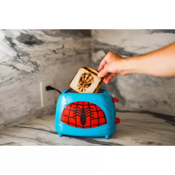 Uncanny Brands Spiderman Classic 2-Slice Red Toaster