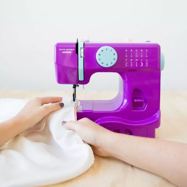 Janome Basic 10-Stitch Thunder Sewing Machine